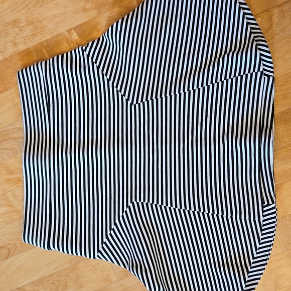 Fun express flattering striped Express skirt size 0 - Picture 2 of 6